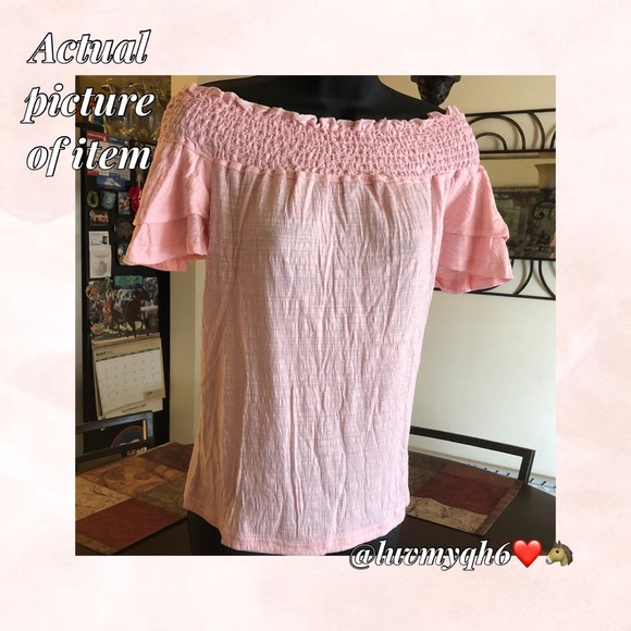 Off the Shoulder Top 🎉2X HP🎉 - Picture 3 of 4